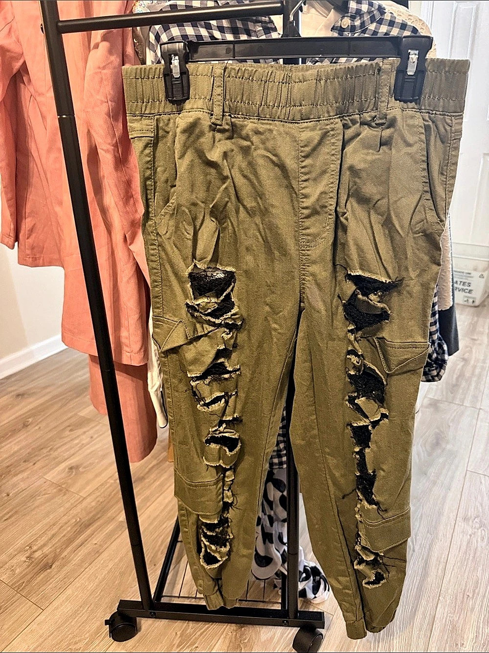 V.I.P. Distressed Cargo Pants in Green Size 11/12